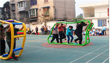 搏翺拓展趣味運(yùn)動(dòng)項(xiàng)目：無(wú)軌列車(chē)