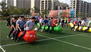 搏翺拓展趣味運(yùn)動(dòng)項(xiàng)目：競(jìng)速毛毛蟲(chóng)