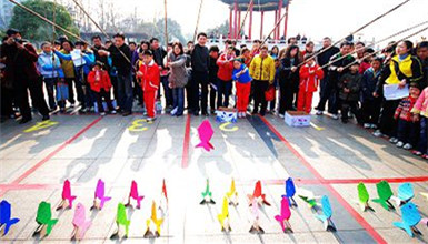 搏翺拓展趣味運(yùn)動(dòng)項(xiàng)目：長(zhǎng)竿釣魚(yú)